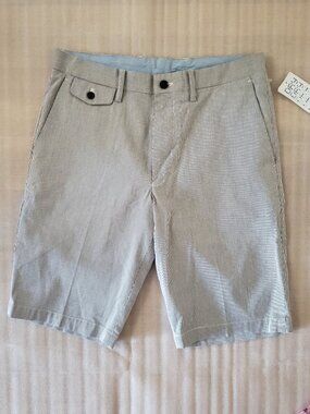 NWT Uniqlo Men's white brown pinstriped dress shorts.